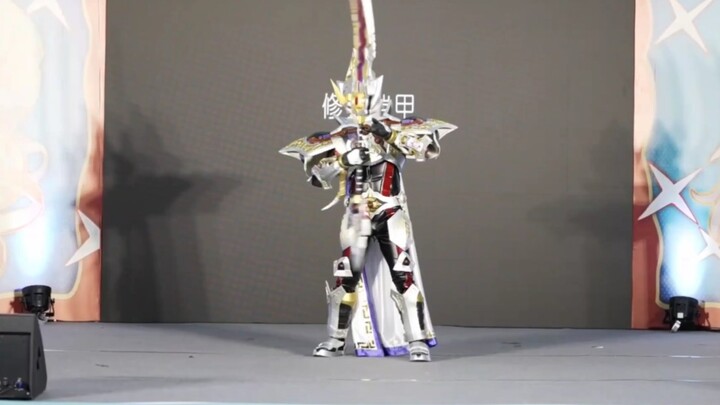 Shura Armor tampil keren sekali saat dipamerkan di komik
