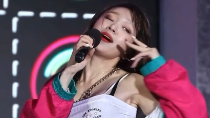 【EXID】180505 Hani Aku suka ekspresi ini dan kaki yang panjang