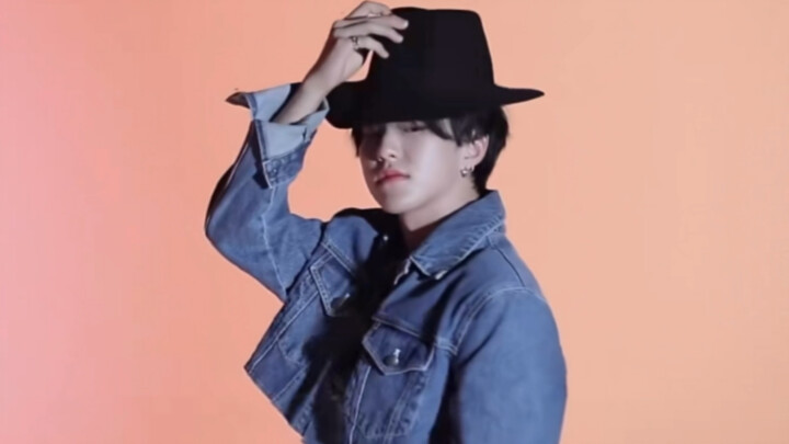 Lịch sử tiến hóa trang phục của chú chuột Ho hướng nội (Hoshi ơi, chúc mừng sinh nhật nha ^_^)