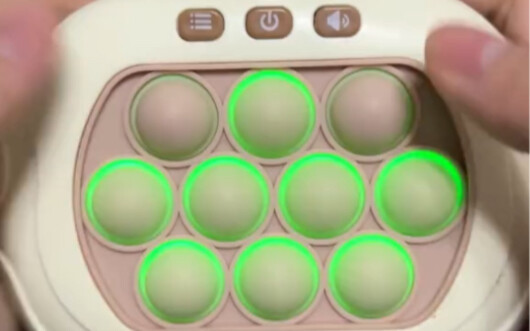 My little nephew's push-and-play toy is so addictive—I can't stop playing it. I wanted to challenge 