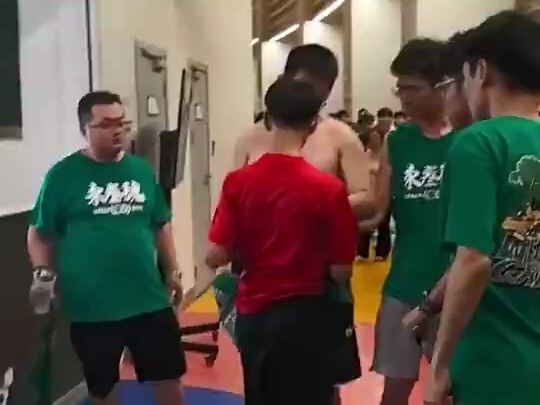 [Chinese Super League] Scared the kid half to death! Zhejiang fans, losing their temper after a defe