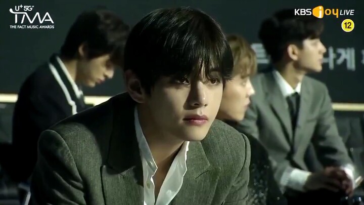 【فرقة BTS】الوسيم الأول بشعر أسود مقابل الوسيم العالمي