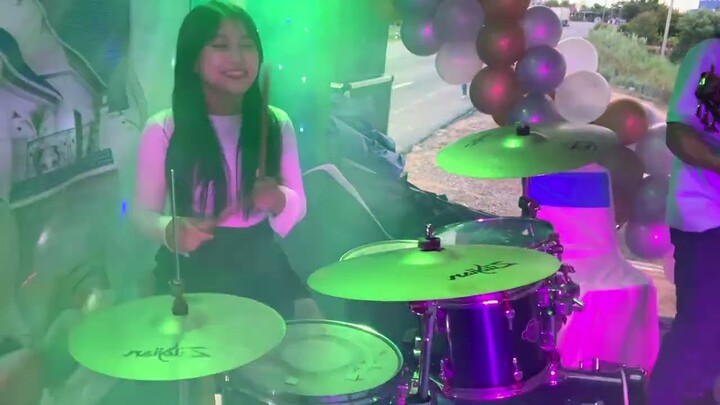 Drum Ni Ni đánh trống trên bộ trống Jazz mới, Phong cách mới 2023