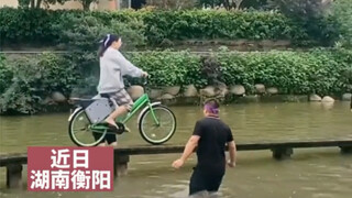 【 女生勇敢挑战，独木桥自行车大赛，网友：太可惜了，就差一点】