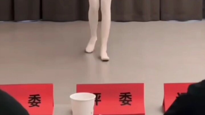 第一人称视角当考核艺术舞蹈生评委员