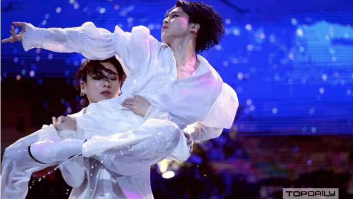 Điệu nhảy đôi Thiên nga đen của Jimin và Jungkook – Màn mở đầu tuyệt đẹp tại MMA