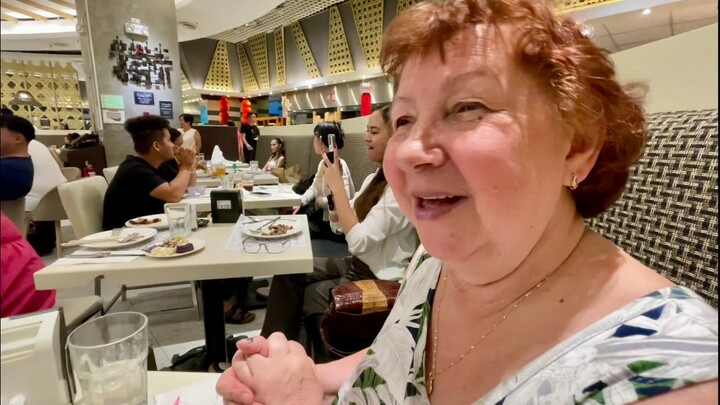 MOM IS SHOCKED BY THIS FILIPINO RESTAURANT! Celebrating my birthday in the Philippines!