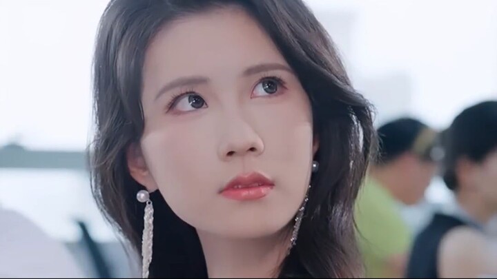 สาวทะลุมิติเป็นนางร้ายหน้าใหม่! แต่ดันช่วยลูกสาว CEO จนทำเขาหลงรักทั้งหัวใจ พร้อ