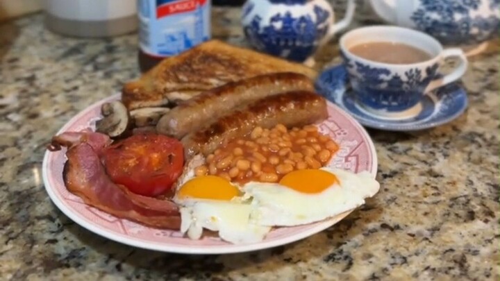Bà nội trợ làm cho chồng một bữa sáng kiểu Anh đầy đủ, phong phú hơn tôi tưởng nhiều!
