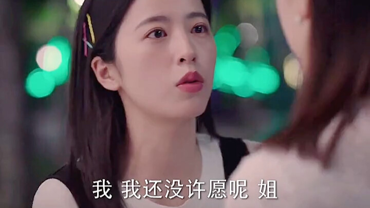 Người cha không đồng ý chuyện tình cảm của chị gái. Vào ngày sinh nhật của em gái, chị gái đã vĩnh v