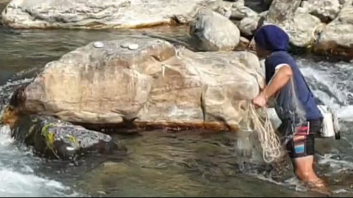 cast net fishing in Nepal | himalayan trout fishing with handmade cast net |