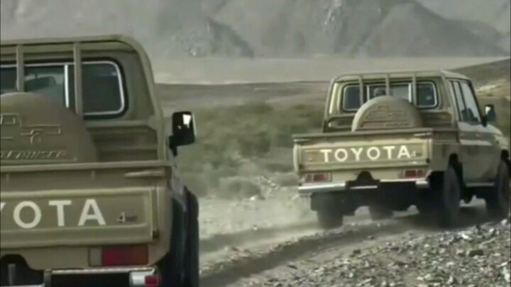 Toyota Land cruiser pickup truck the king of mountain 🏔️