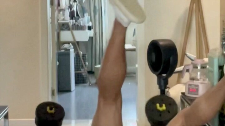 Don't worry, everyone. The person has already been taken to the orthopedic hospital.