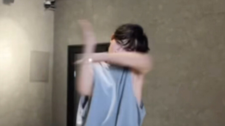 【Ren Shuyang】He’s Obsessed! The Ultimate Iron-Fisted Bottle Cap Fan – Live Cover/Challenge (Pure Enj