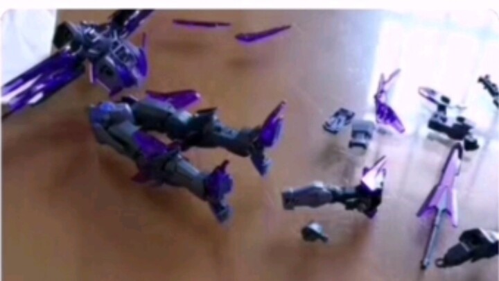 HG instant glacier Gundam that "breaks at the touch"