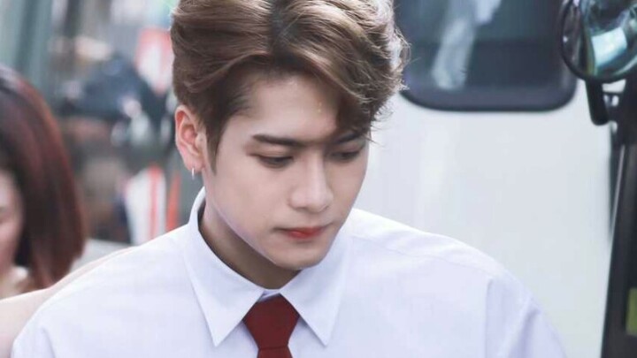 I just love watching Jackson Wang’s interview videos! He’s got the right values, high EQ, quick wit,