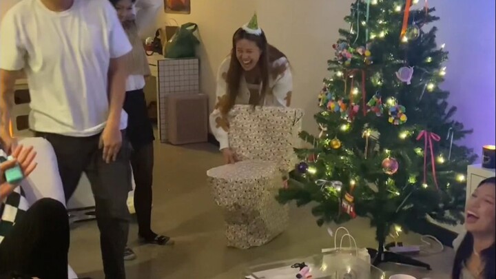 Belakangan ini, hadiah-hadiah unik dari luar negeri sedang sangat populer.