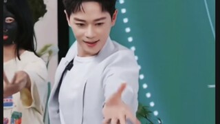 Laughing mouse—tell me, don’t you feel just like those kids who get pushed onto the stage by their p