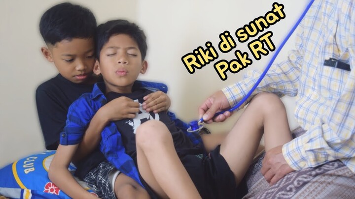 RIKI di SUNAT PAK RT❗sunat bareng | komedi sunat Diwan Riki bocil | Muhyi official