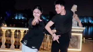 Thật khó để nhảy song ca