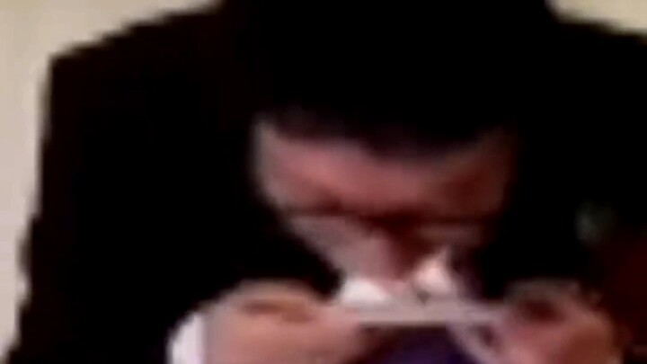 กินเค้กหน่อยเมี๊ยวๆๆ