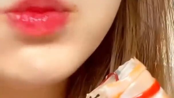 抖音 Ăn cùng tiểu tỷ tỷ NiuNiu Douyin