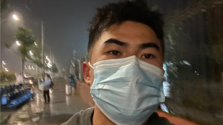 «عن الحادثة التي دفع لي فيها المشاهدون 30 يوانًا أثناء البث المباشر لأعتذر»