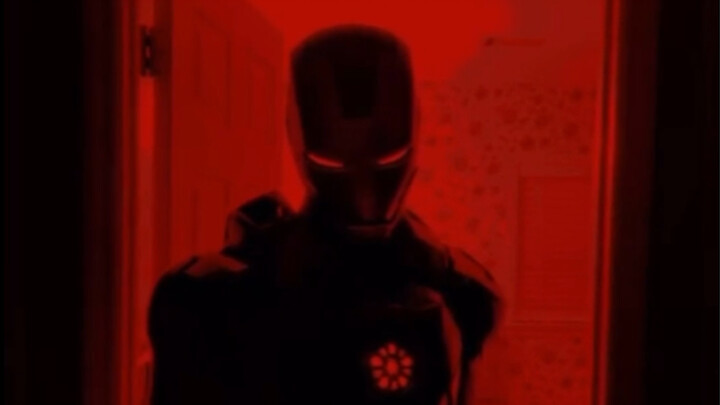 Gadis yang menggunakan teknologi pencetakan 3D untuk membuat armor Iron Man sangat tampan hingga dia