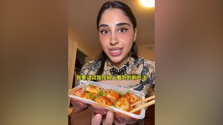 外国小姐姐解锁了灌汤包的新吃法以后，彻底爱上了这个食物，吃得好香啊~