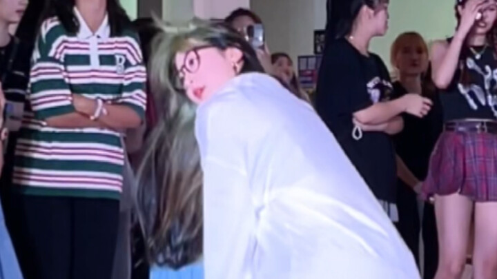 ☆คุณครูสาวสุดเซ็กซี่☆มาที่ออฟฟิศของฉันหลังเลิกเรียน