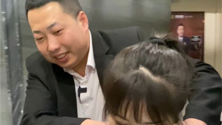 Quản lý sảnh giải quyết khó khăn khi trực Tết Nguyên Đán