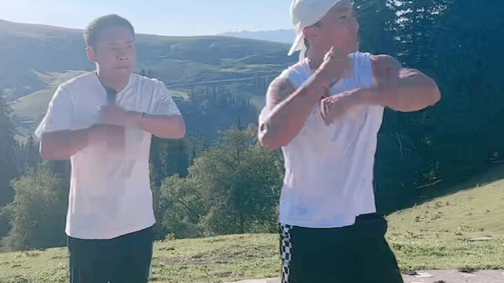 Xu Zhisheng and Liu Genghong’s workout routine — I’m dying of laughter, hahaha!