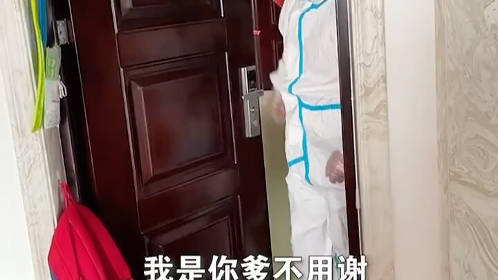 When Da Bai handed out vegetables, he actually said, “I’m your old man—no need to thank me!” The dau