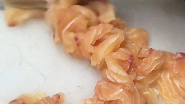 Do folks from Guangdong and Guangxi really eat *everything* raw?