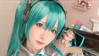 Makeup Imitasi Putri Hatsune Miku No.1 di Dunia COS