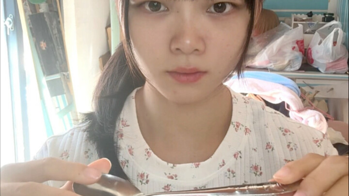 เพิ่งเรียนรู้วิธีดัดช้อนด้วยพลังจิต