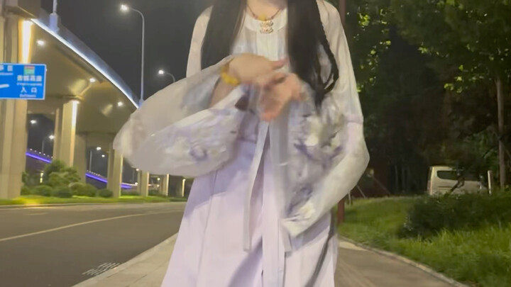 Today it's neither an orchid mantis nor a Weixian radish spirit!