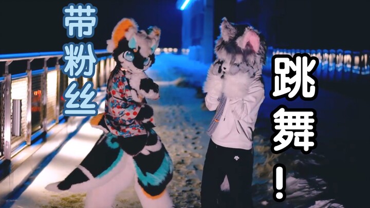 It is said that the dance area will teach fans to dance