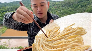 تناول حساء الفلفل الحار في المنزل، وتحقيق حرية تناول المعدة متعددة الطبقات، هاهاها