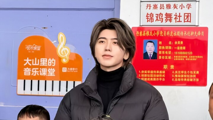 Cai Xukun pergi ke pegunungan untuk melakukan kegiatan amal; bahkan anak-anak sekolah dasar pun tahu