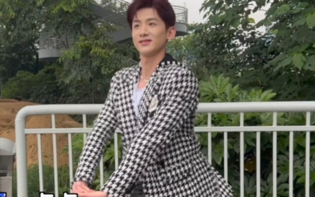 Bai Jingting, I suggest you change your name to Bai Jushan right away.
