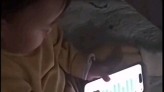 الطفل: يا عجوز، أنا فقط أريد الاستماع إلى الأغاني