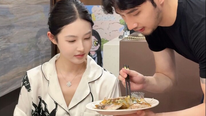 “Ăn, cái mình ăn chính là cá chua Tây Hồ”