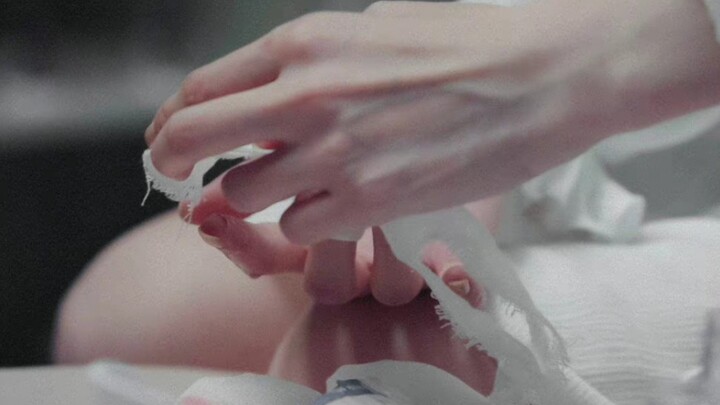 Sis ini bener-bener keren banget, wajah dan tangannya punya pesona masing-masing yang luar biasa! [C