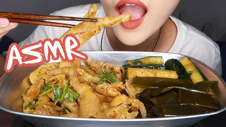 Garlic-flavored boneless chicken feet — one bite, crispy and crunchy with a muffled chewing sound | 