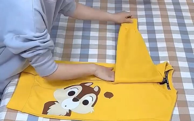 The Right Way to Fold Clothes: Neat, Tidy, and No More Mess!