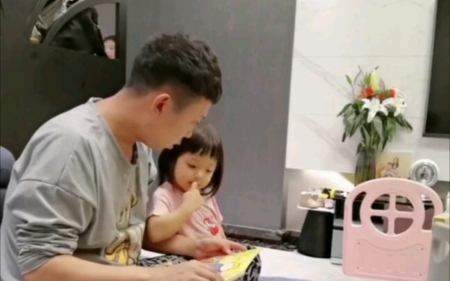 The father and daughter with a strong desire to survive practice how to survive in life