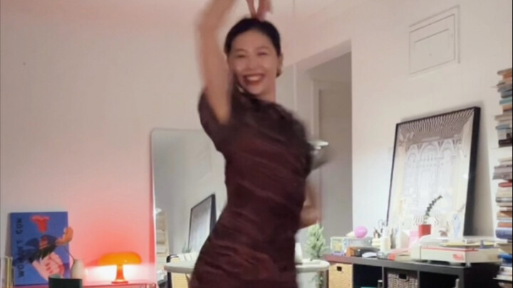 Happy Holidays | Dancing Women