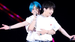 Jung-kook x Tae-hyung Fukuoka "DNA" duet. They are hugging again!