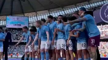 Juara EPL 3x beruntun, Manchester is Blue